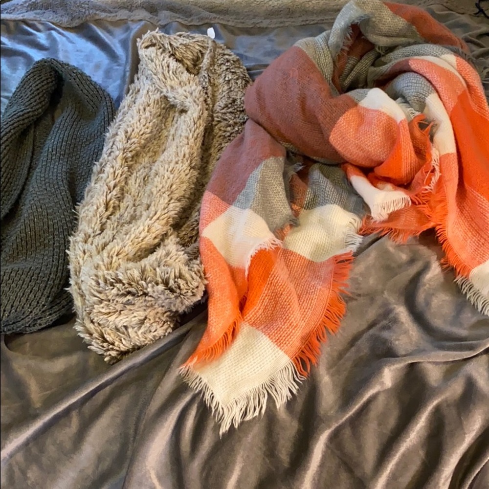 Set of three scarves